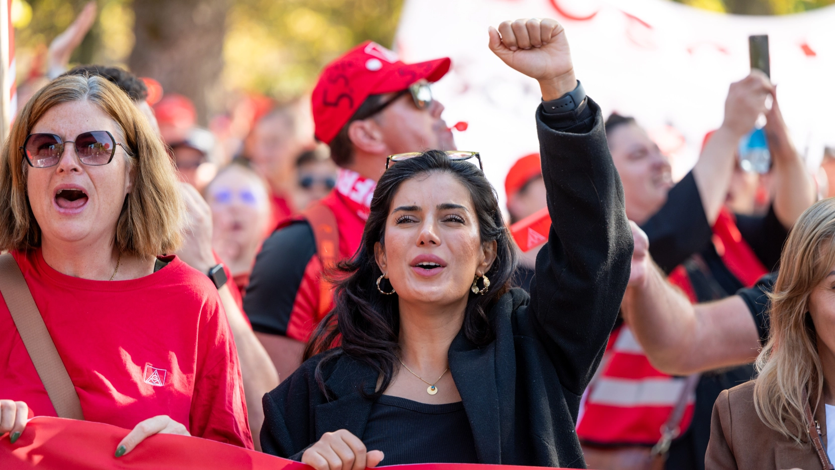 Beschäftigte machen sich für ihre Tarifforderung stark bei der verhandlungsbegleitenden Aktion in Ludwigsburg (Baden-Württemberg) am 07.Oktober 2026