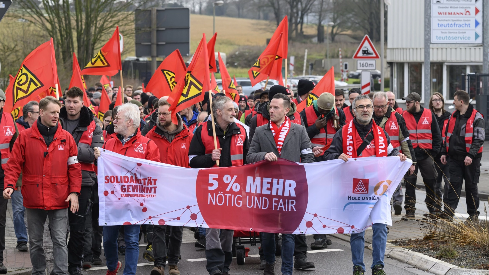 IG Metall Aktion Tarifrunde Holz- und Kunststoffindustrie, Warns