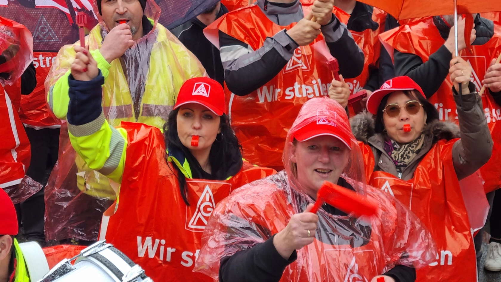 Warnstreik KFZ-Handwerk München mit Demozug