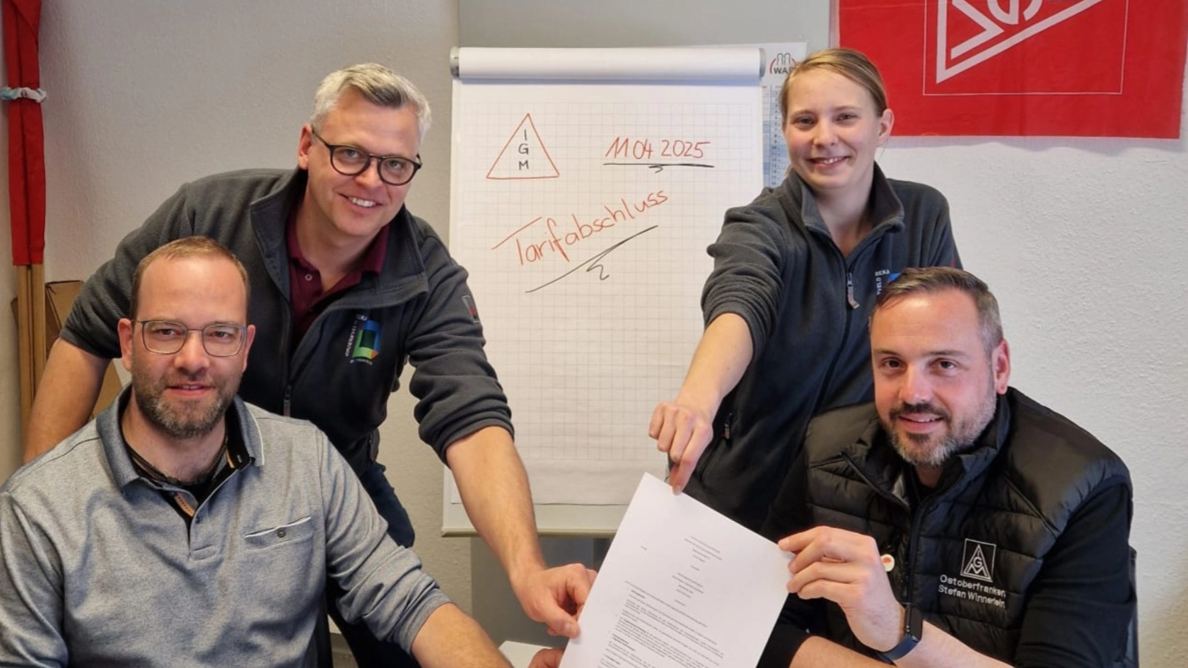 Verhandelten erfolgreich einen Haustarifvertrag für die Beschäftigten von Groeneveld-Beka in Pegnitz: die Betriebsräte Markus Pesahl, Frank Steffel, Elisabeth Müller und Stefan Winnerlein, Erster Bevollmächtigter der IG Metall Ostoberfranken (von links).