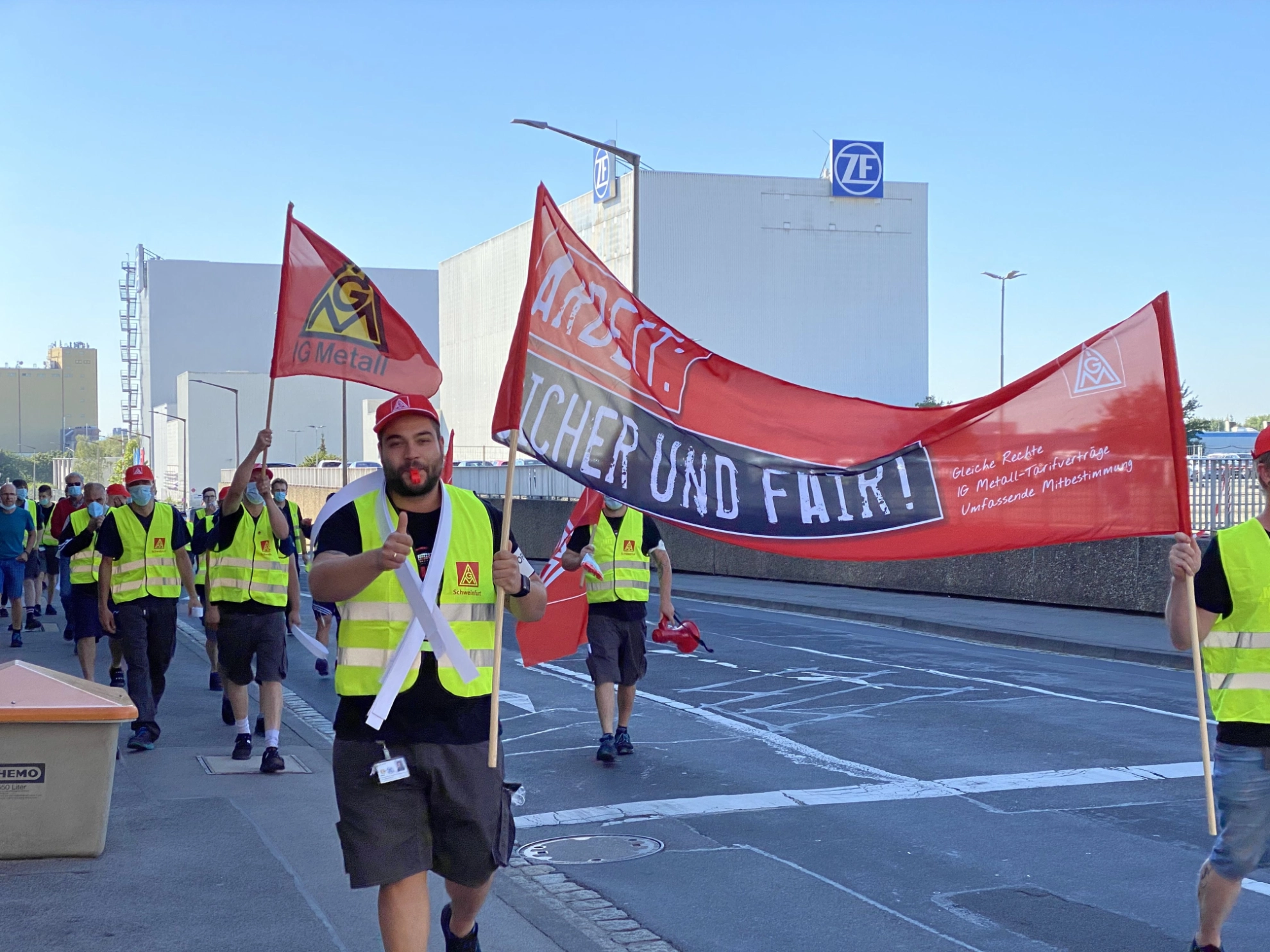 ZF-Beschäftigte wehren sich gegen geplanten Stellenabbau