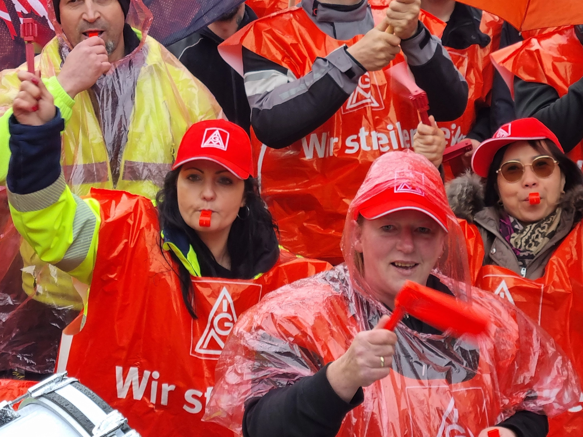 Warnstreik KFZ-Handwerk München mit Demozug