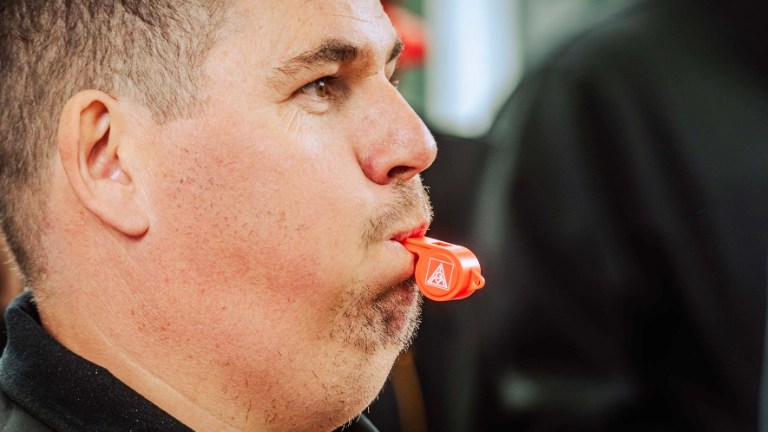 Dritte Verhandlung im KFZ-Gewerbe gestartet: 800 Beschäftigte zeigen Arbeitgeber rote Karte!