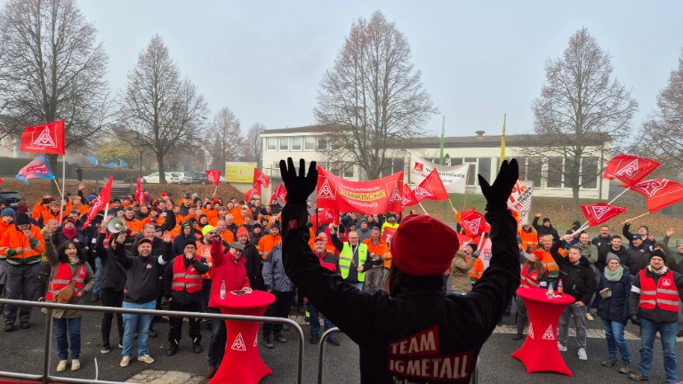  Kundgebung und Demozug in Königsberg: Fränkische Rohrwerke, Bosch Rexroth, Elso