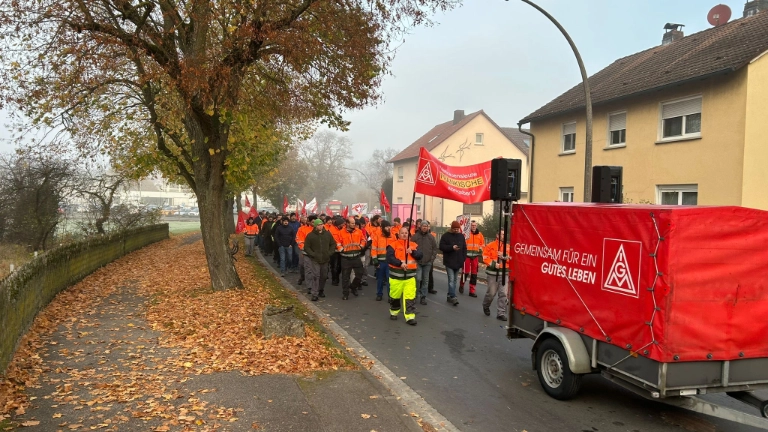  Kundgebung und Demozug in Königsberg: Fränkische Rohrwerke, Bosch Rexroth, Elso