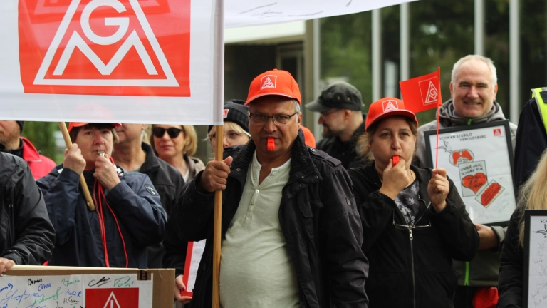 Demo in Nürnberg vor der ersten Verhandlung in der Schreib- und Zeichengeräteindustrie
