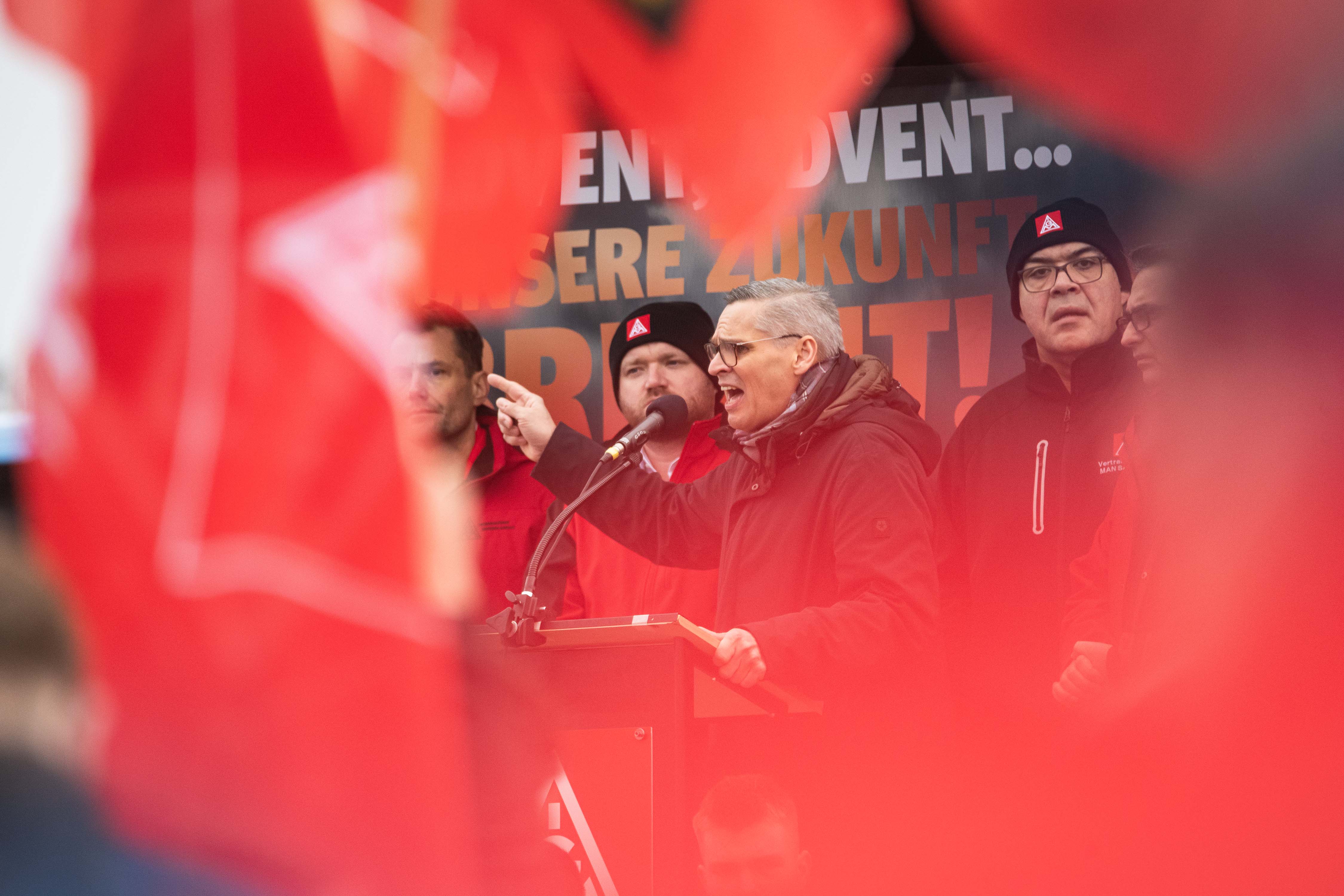 Am Mikro: Thorsten Gröger, IG Metall-Bezirksleiter